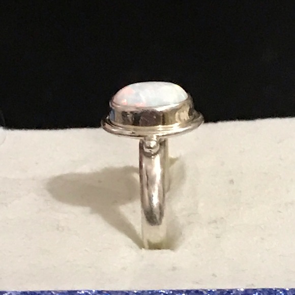 White fire opal sterling silver ring - Picture 2 of 7